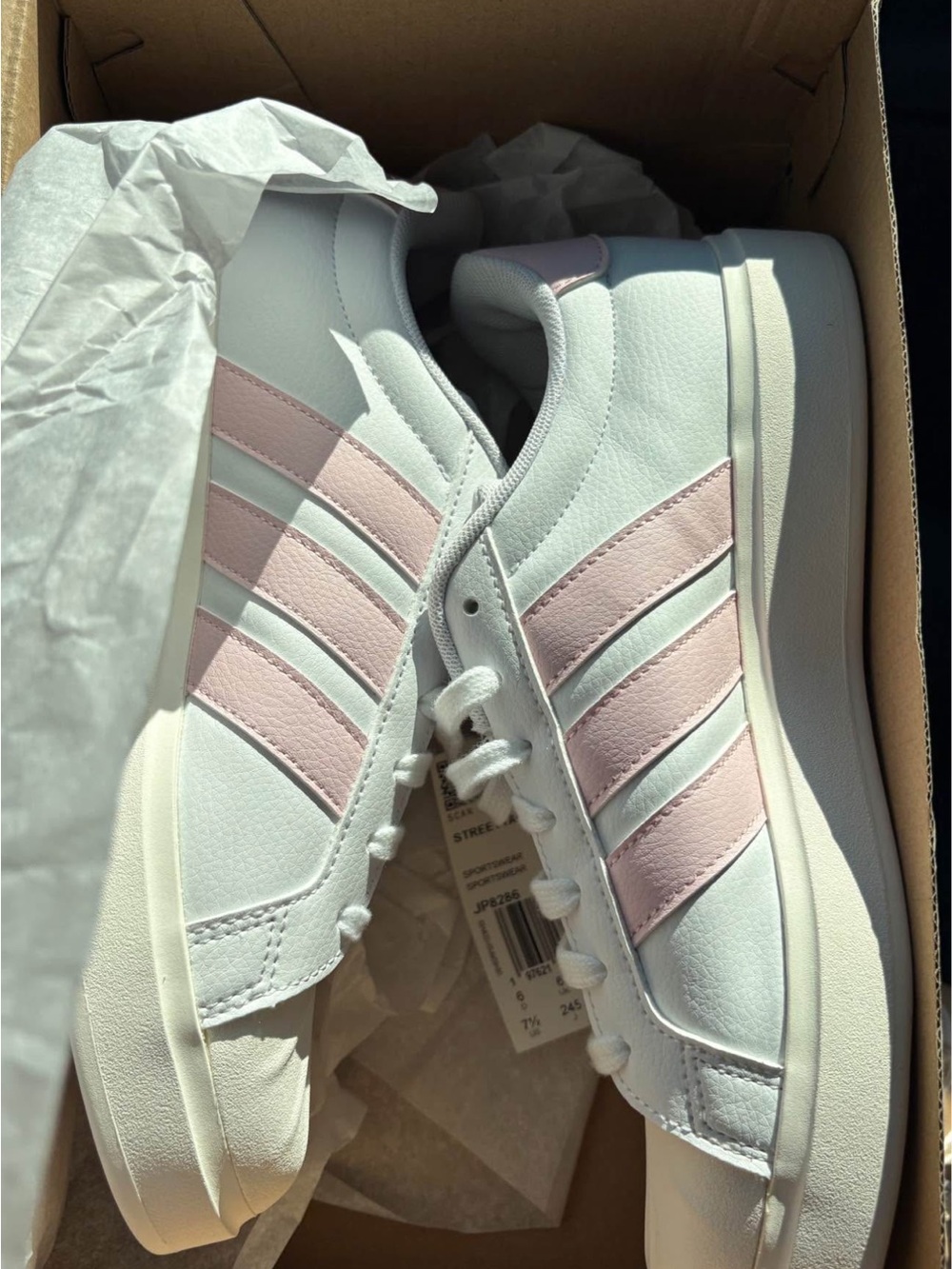 New adidas Women’s White Sneakers w Pink Stripes trainers Sz 7.5 Kids youth 6